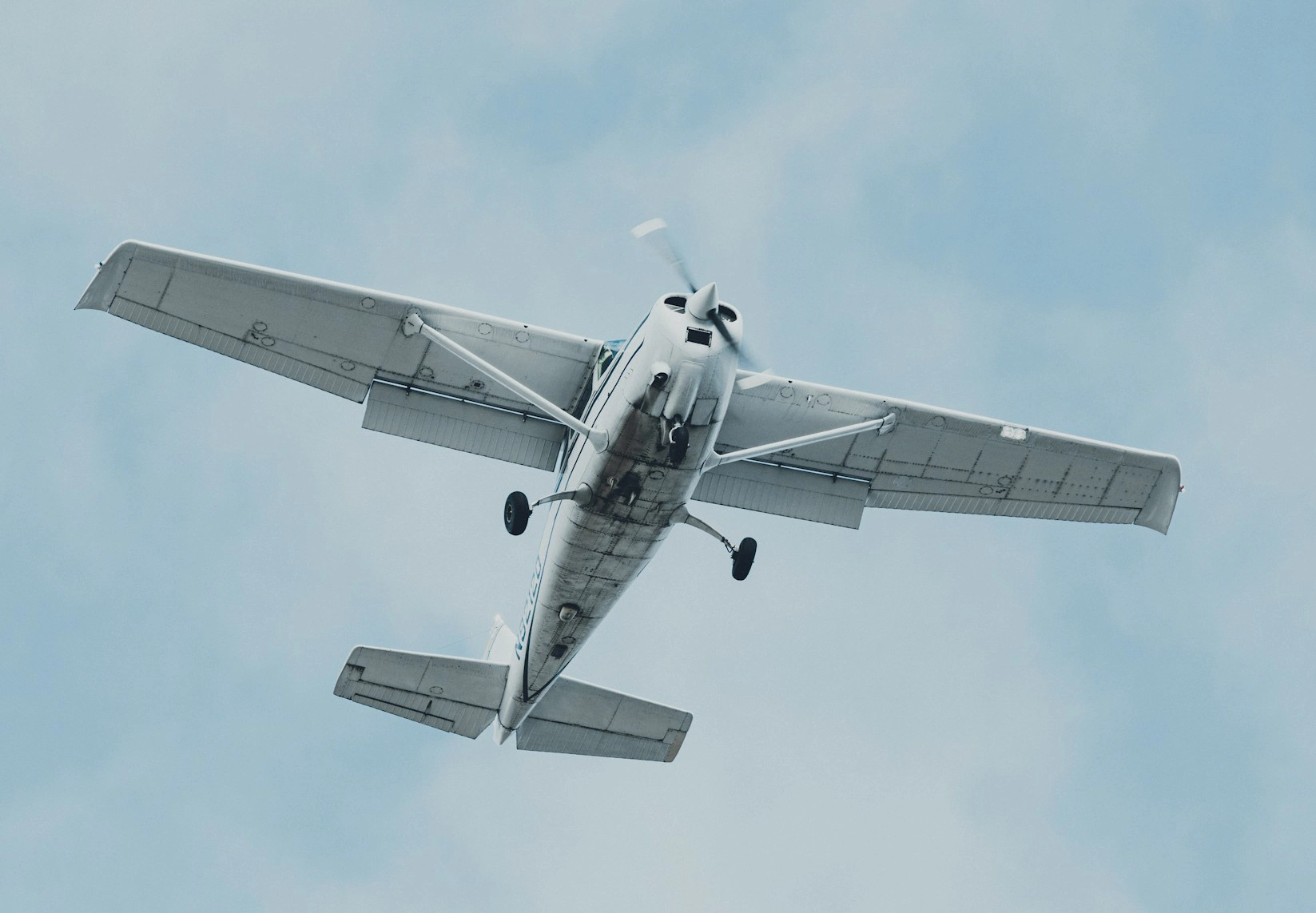 Cessna 172 landing at Summit Flight Academy in Lee's Summit, Missouri