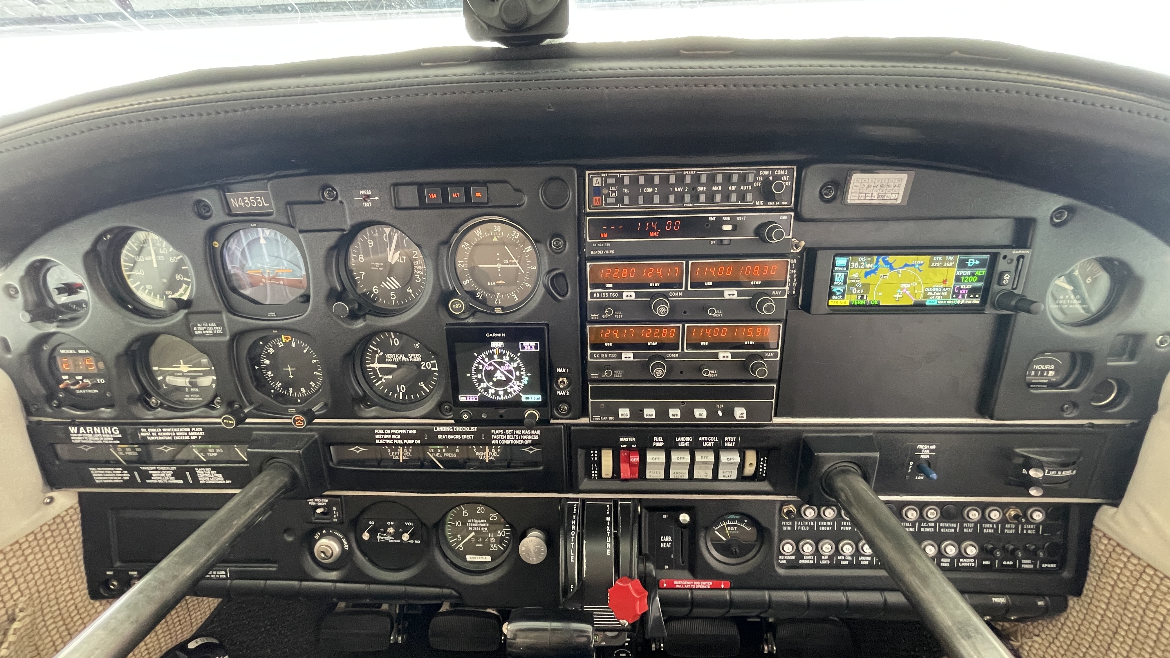 Instrument panel of the Piper Archer II N4353L with its Garmin GPS and radios