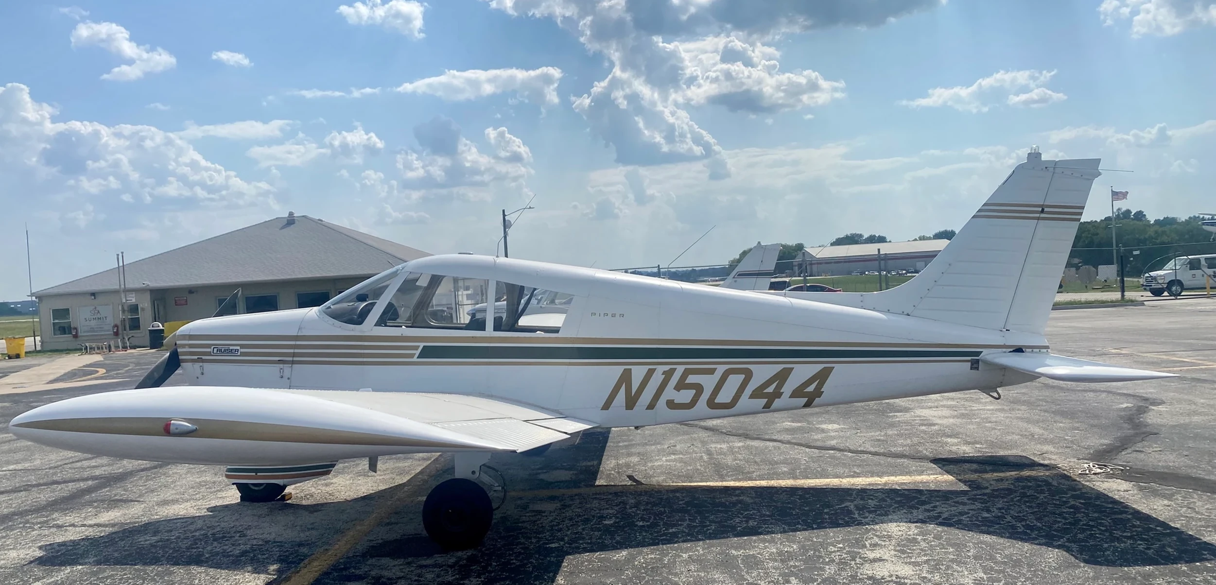 piper-cherokee-at-summit-flight-academy