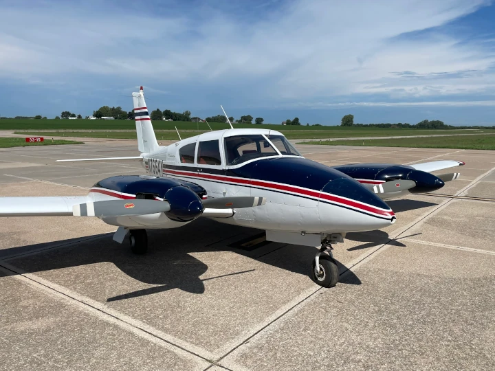 piper-twin-comanche-at-summit-flight-academy