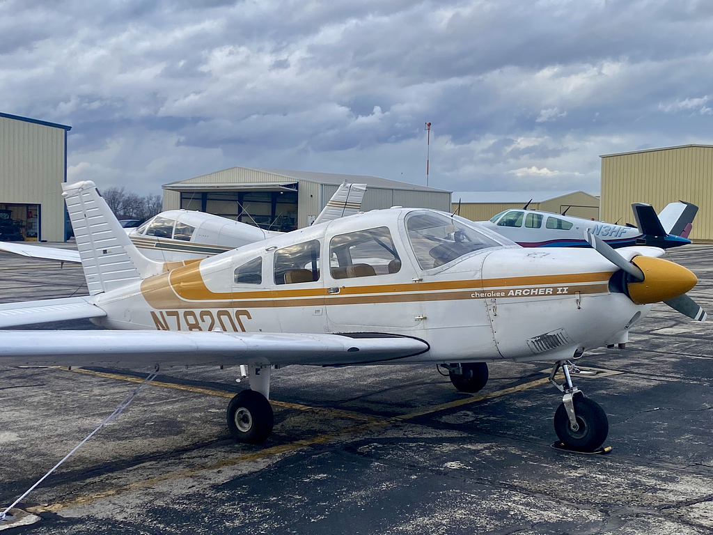 Piper Archer N7820C at Summit Flight Academy