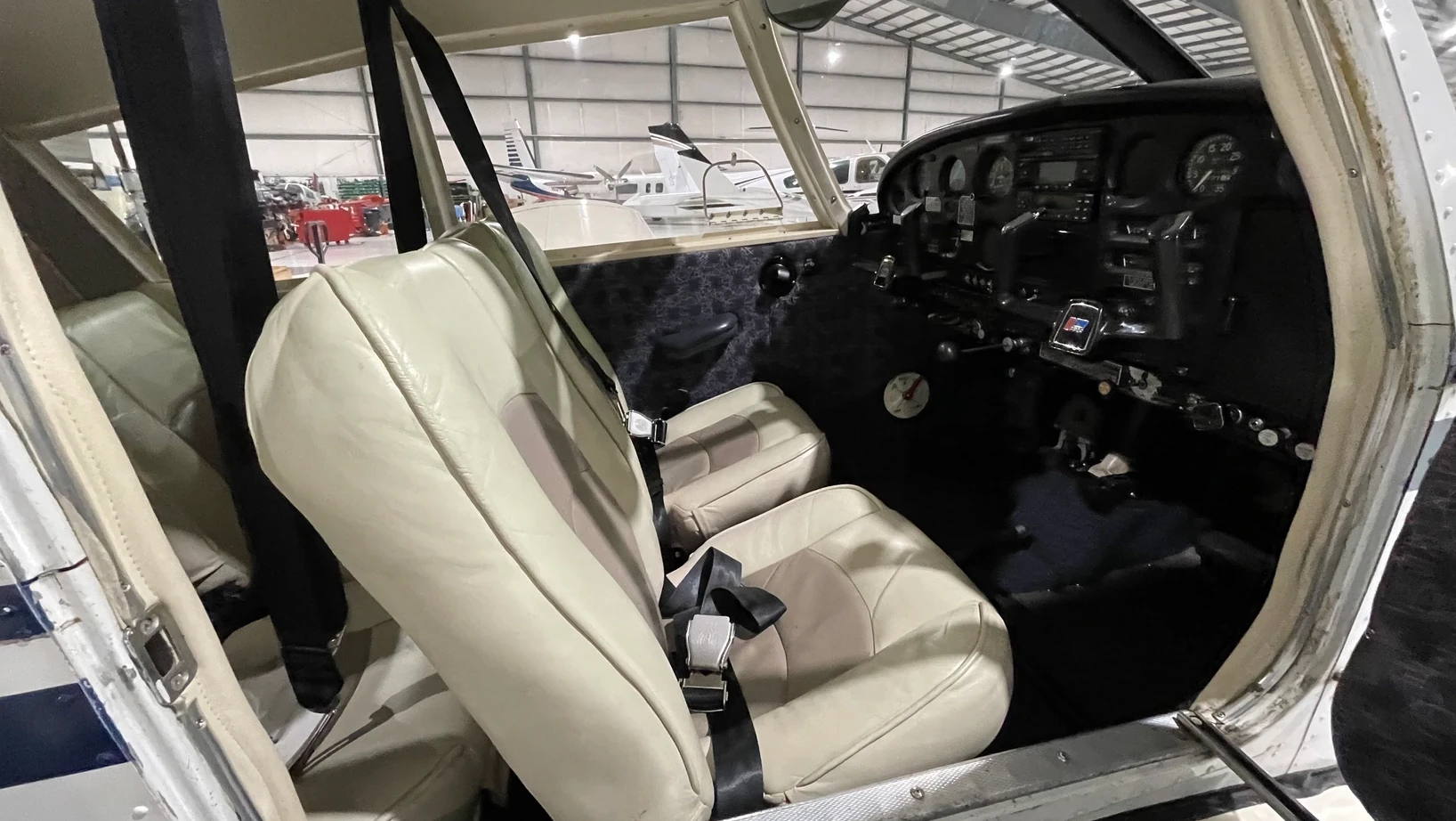 Piper Cherokee interior seats