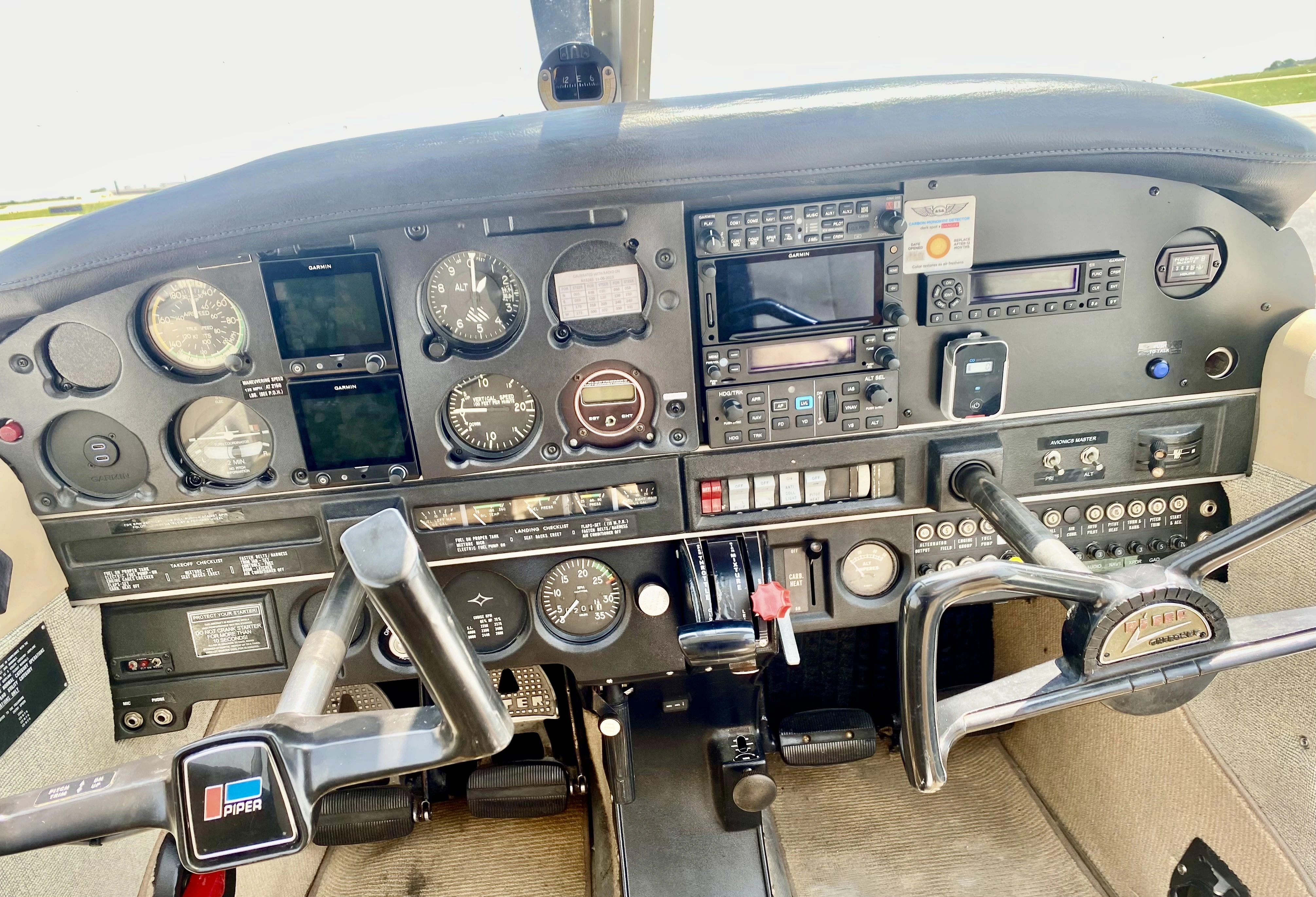 Piper Cherokee interior seats