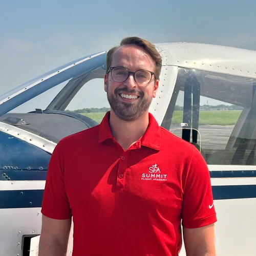 headshot of Austin King at Summit Flight Academy kansas city flight instructor