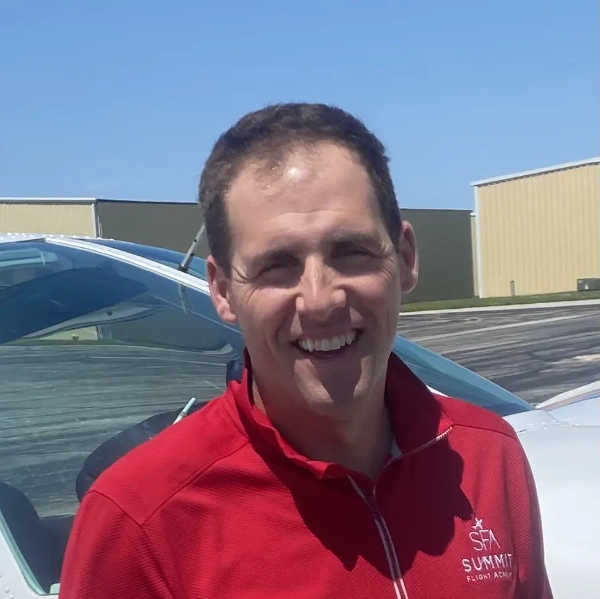 headshot of Chris Gilstrap at Summit Flight Academy kansas city flight instructor