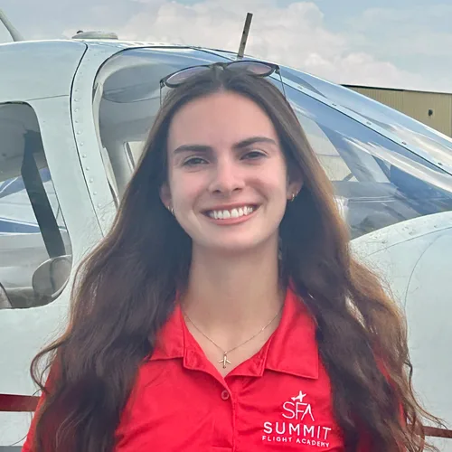 headshot of Chloe Cox at Summit Flight Academy kansas city flight instructor